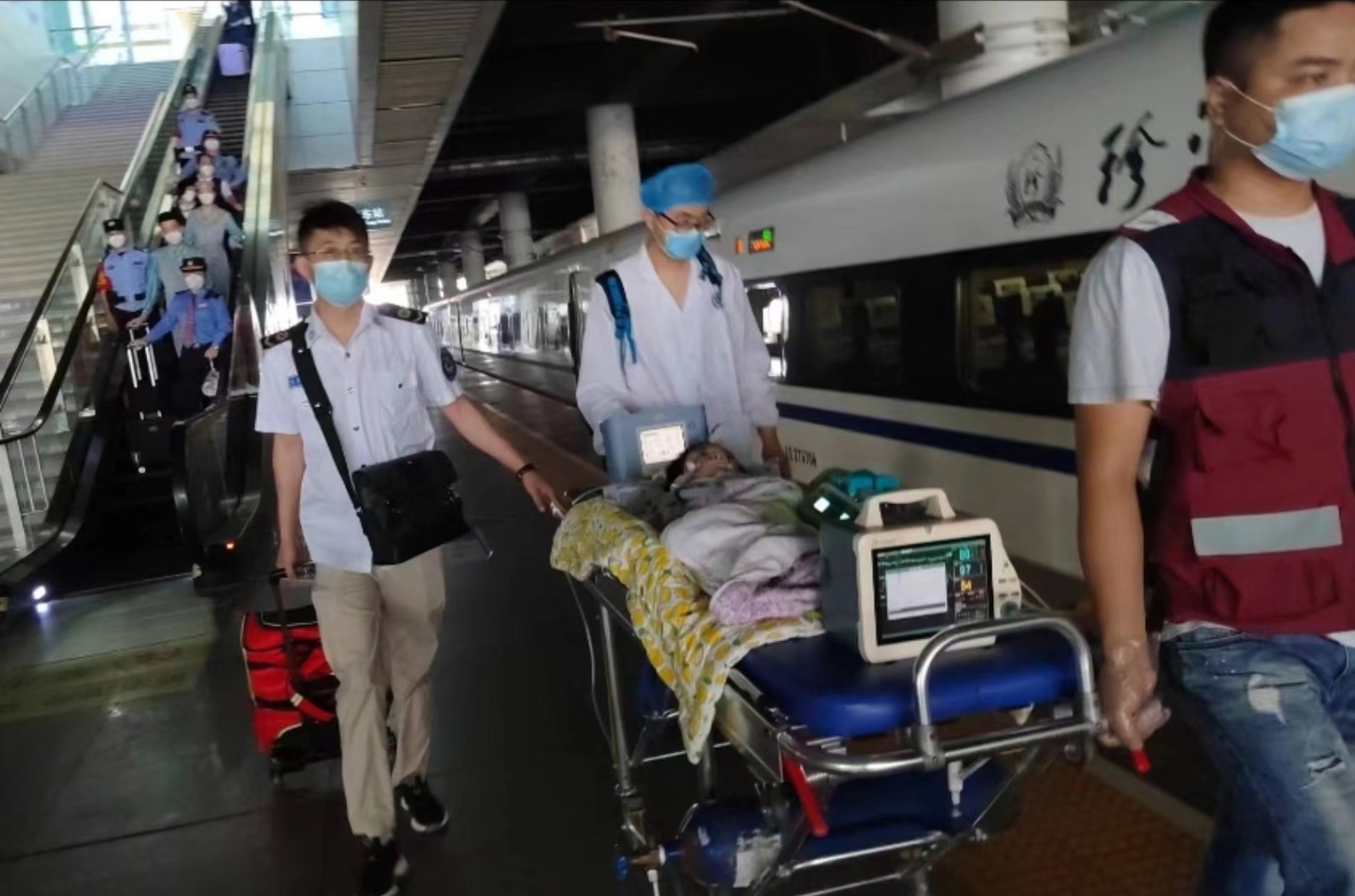 东方市高铁转运公司